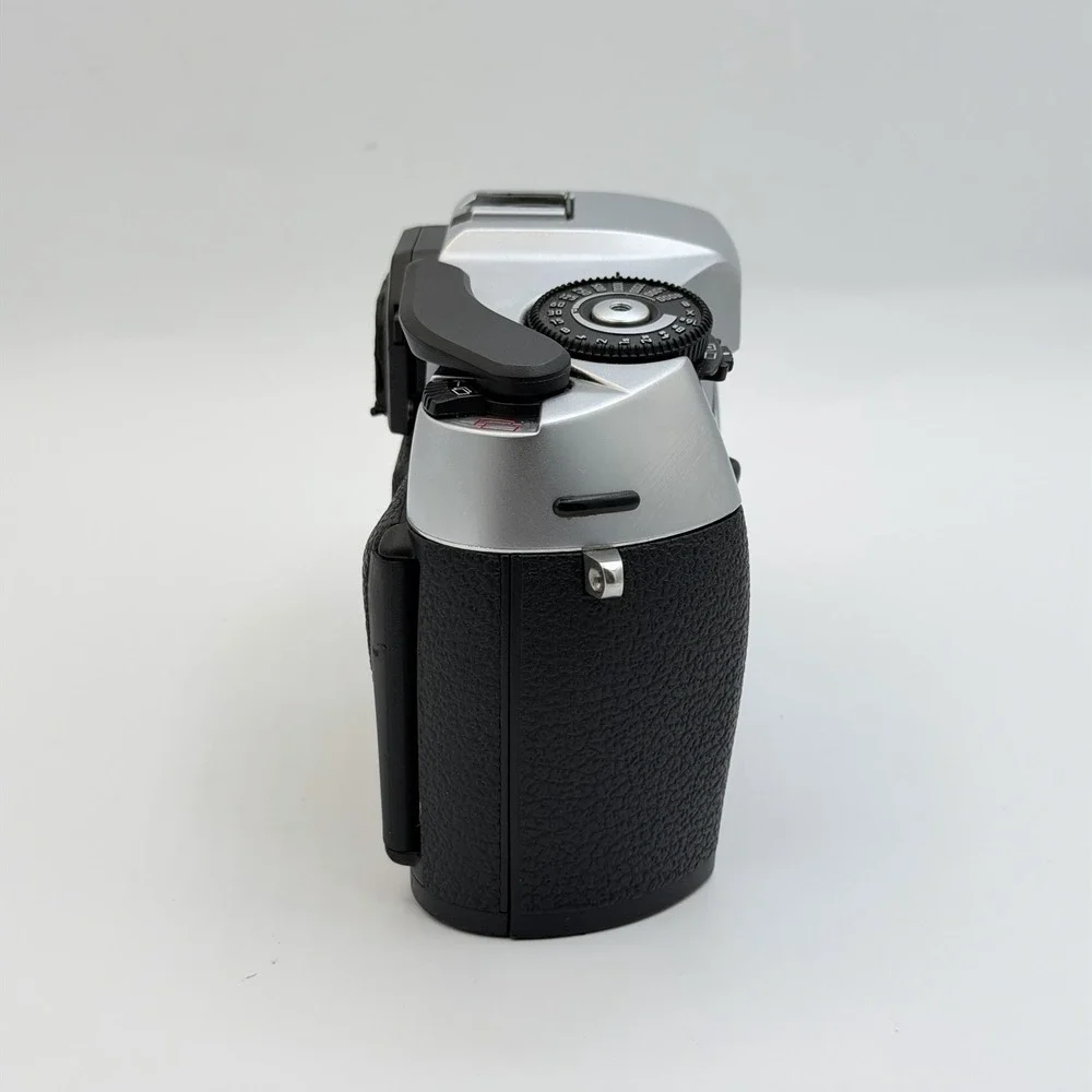 Leica R8 Black/Silver 35mm Film SLR Camera Body R Mount USA Seller Tested W Box!